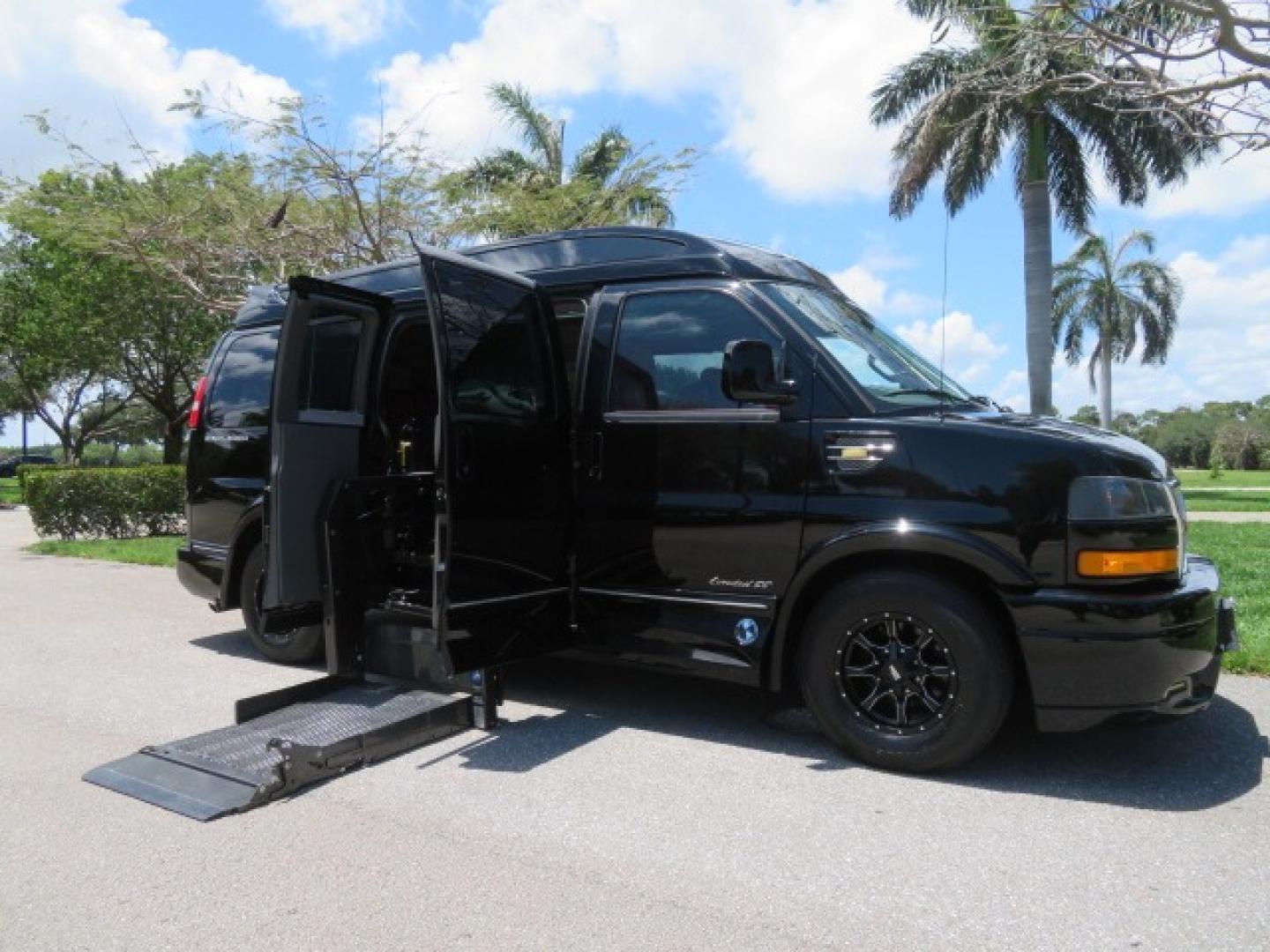 2018 Black /Red GMC Savana G2500 Cargo (1GTW7AFG9J1) with an 6.0L V8 OHV 16V FFV engine, 6A transmission, located at 4301 Oak Circle #19, Boca Raton, FL, 33431, (954) 561-2499, 26.388861, -80.084038 - Photo#25